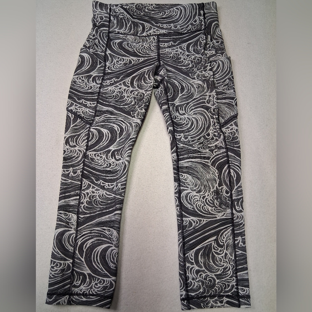 Lululemon Athletica Monochrome Swirl Cropped Leggings - Picture 1 of 3